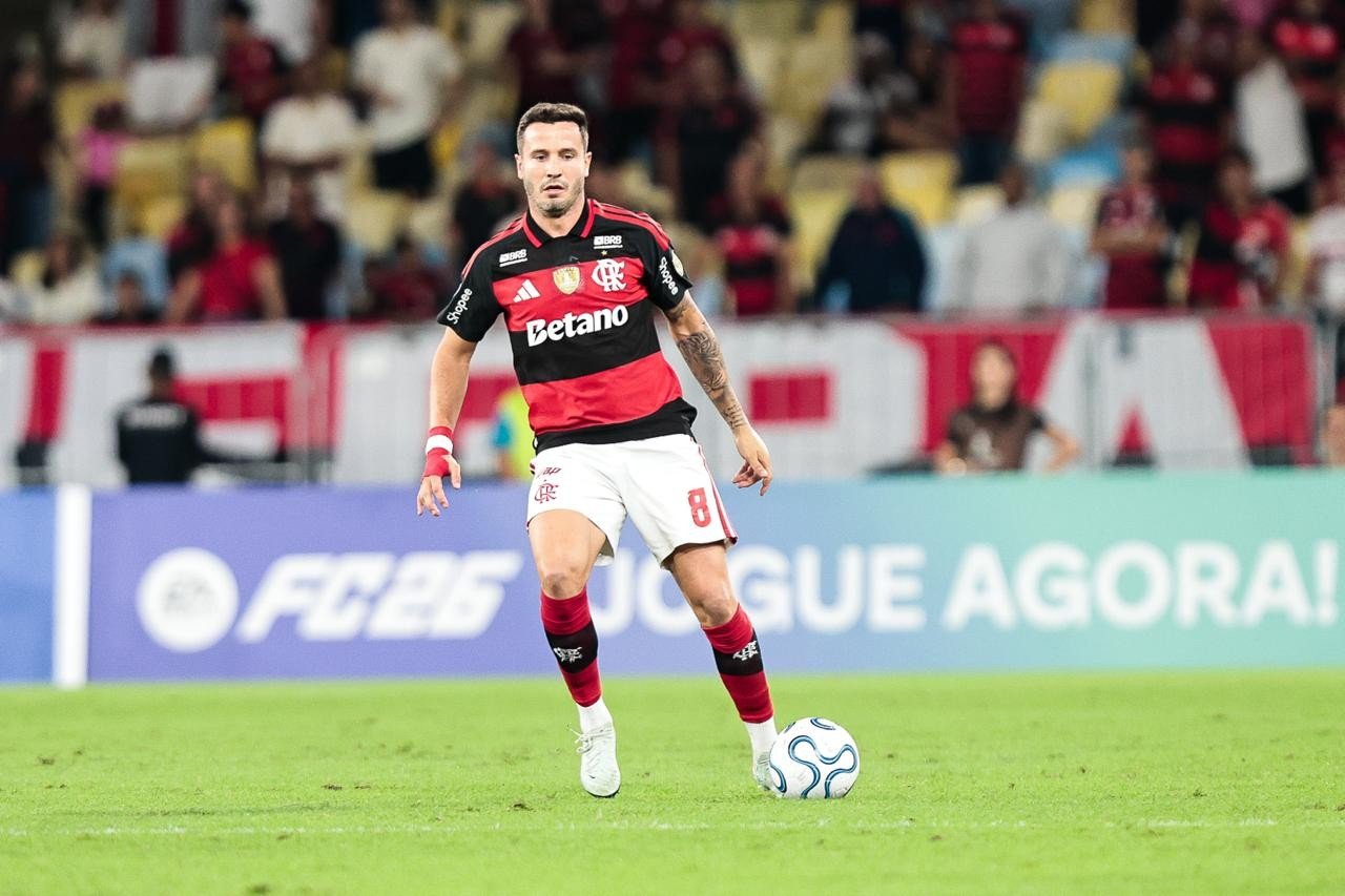 Saúl desabafa sobre oportunidades no Flamengo: “Quando não jogo, sou caro. Quando jogo, sou bom”