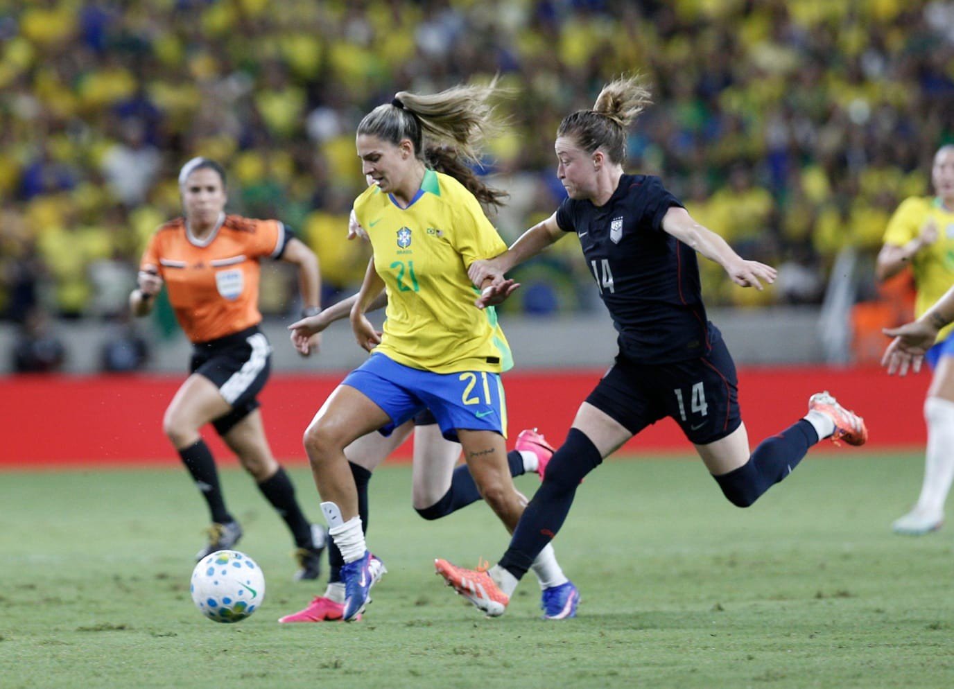 Fifa mira superávit histórico no Brasil para a Copa Feminina de 2027