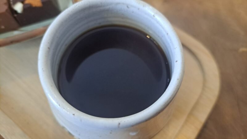 Aluna é suspensa no primeiro dia de aula após levar café para a escola