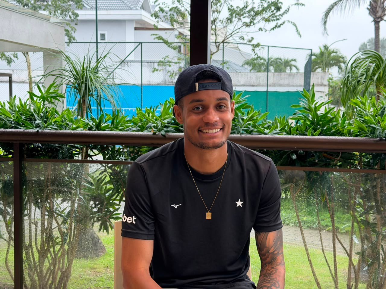 Paulinho revela ambição no Botafogo, destaca disputa por posição e elogia Telles: “Cara de caráter”