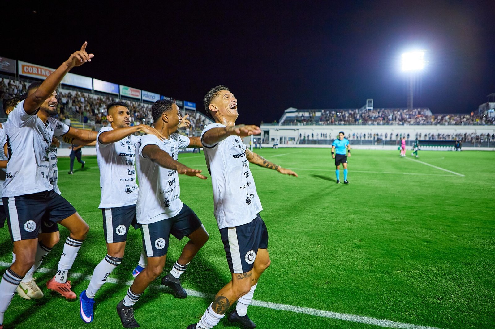 ASA paga a outra metade do “bicho” milionário pelo acesso