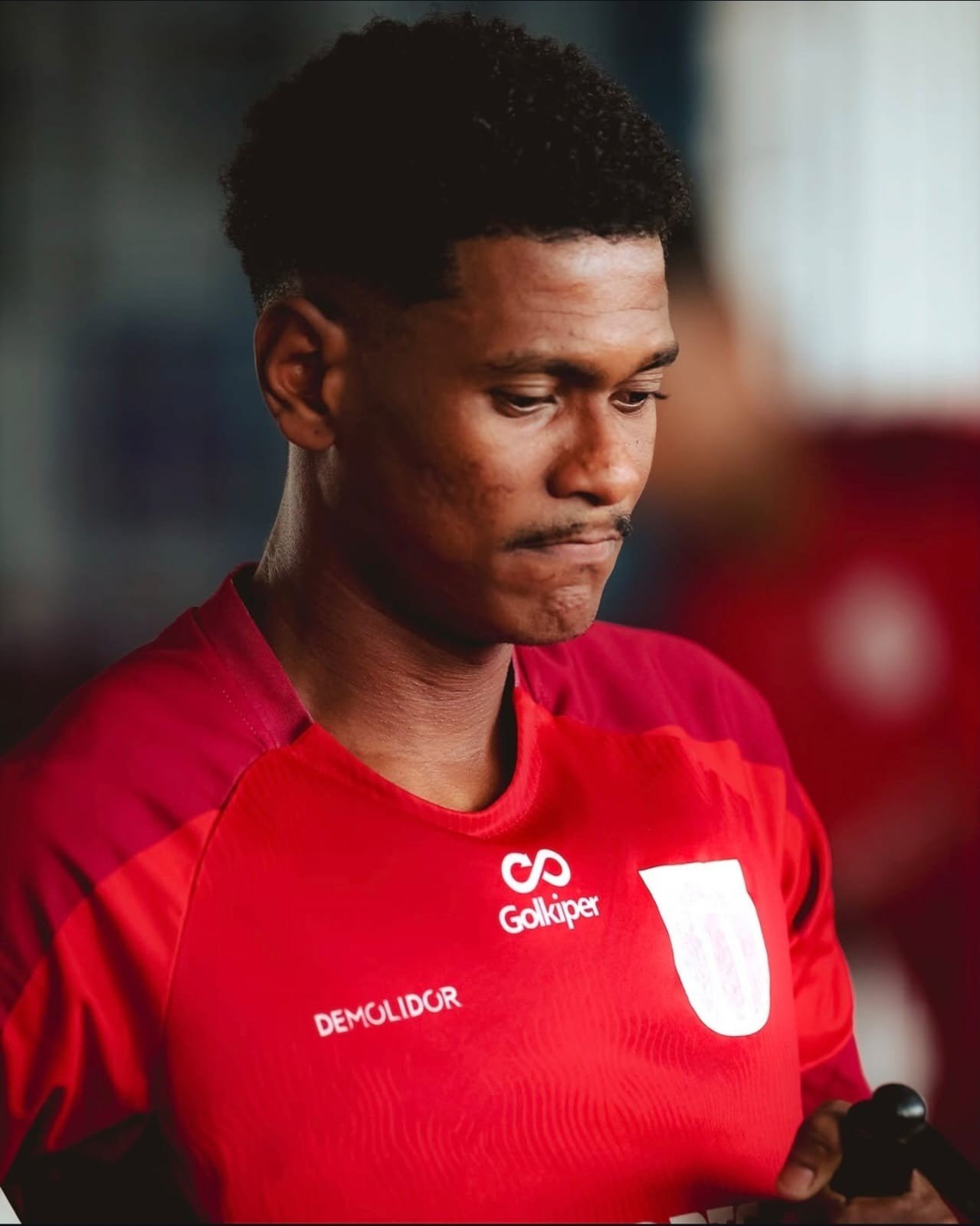 MAC acerta renovação de Luis Gustavo e traz de volta Júlio Nascimento