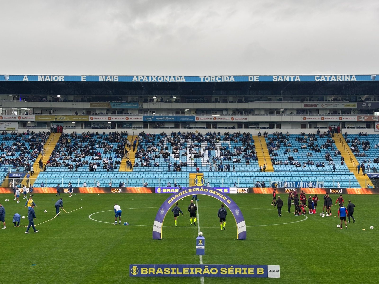 Avaí faz promoção de ingressos para o único jogo em casa no mês