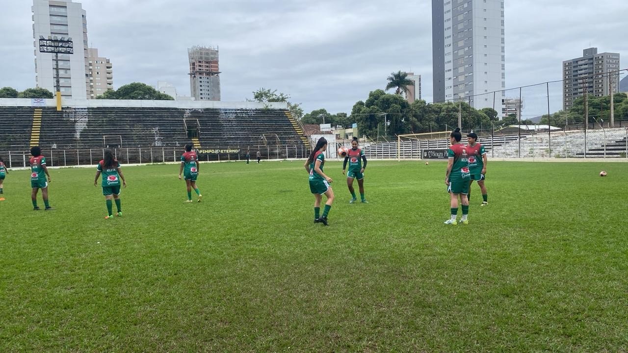 Democrata estreia time feminino no Mineiro com desafio contra o América