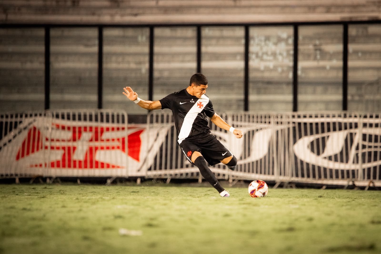 Destaque do Vasco sub-20, Alison reforça confiança por título inédito: “Não faltará entrega”