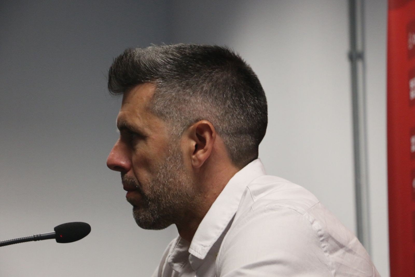 Pezzolano absorve críticas em queda do Inter: “Impossível acreditar em técnico que não ganha”