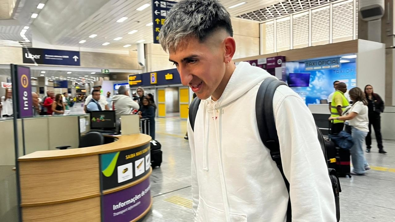 Lescano desembarca no Rio para assinar com o Vasco