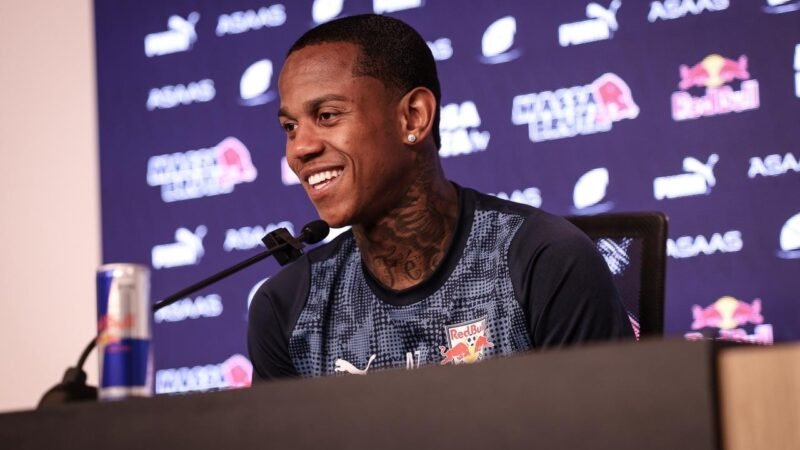 Wallace Yan destaca mentalidade de cooperação no Bragantino e se diz apto para estrear