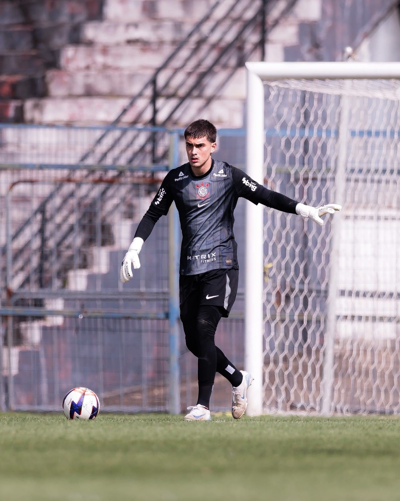 Corinthians mantém 20% dos direitos do goleiro Pietro, reforço do ZTE, da Hungria