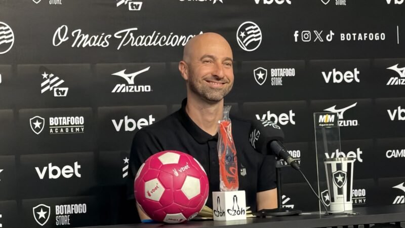Bellão desconversa sobre efetivação e elogia Botafogo em empate: “Tivemos chances claras”