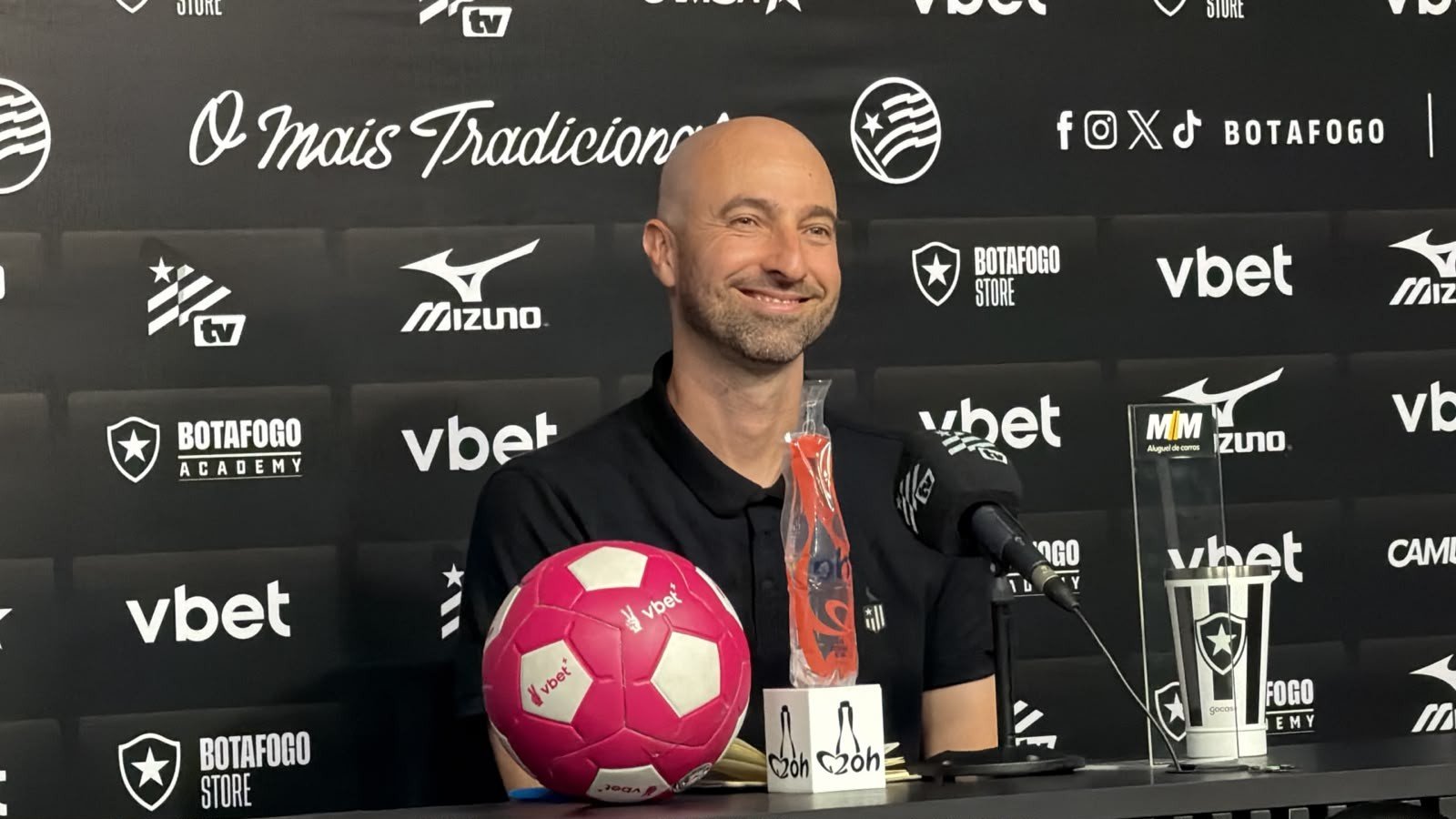 Bellão desconversa sobre efetivação e elogia Botafogo em empate: “Tivemos chances claras”