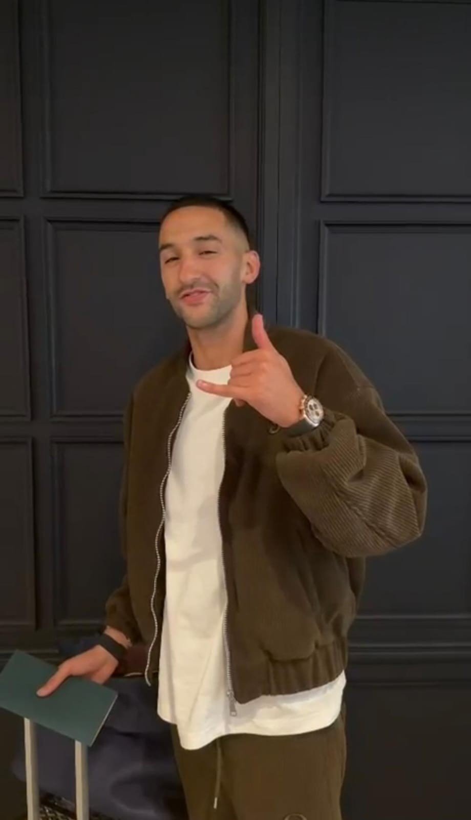 Ziyech embarca para o Rio e manda recado para torcida do Botafogo: “Vejo vocês em breve”
