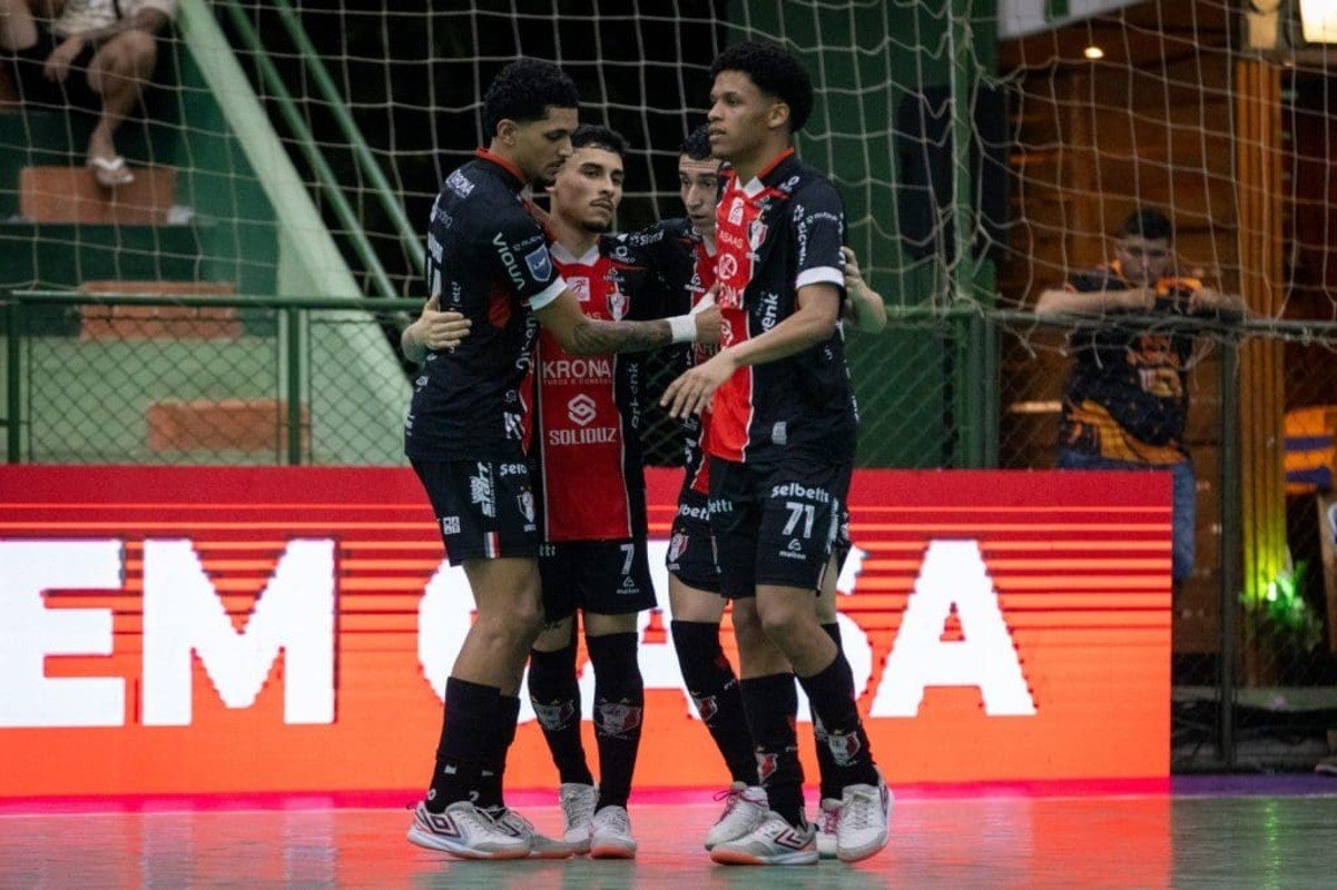 Joinville goleia Esmac e segue invicto na Taça Brasil de Futsal