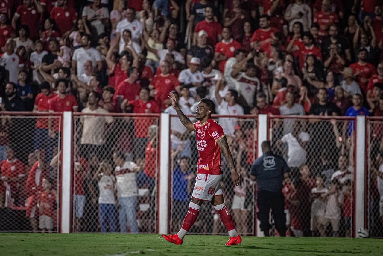 Vila Nova tem retorno de lateral para duelo diante do América-MG