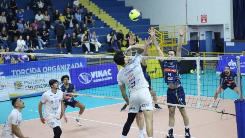 Itaquá vence São José no tie-break e alcança a 2ª vitória seguida no Paulista de Vôlei