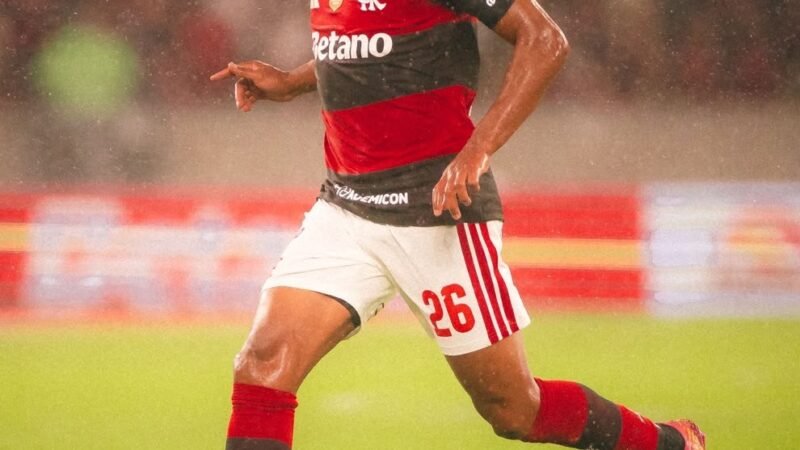 Entenda como foi a recuperação de Alex Sandro, que volta ao Flamengo em meio à disputa com Ayrton Lucas