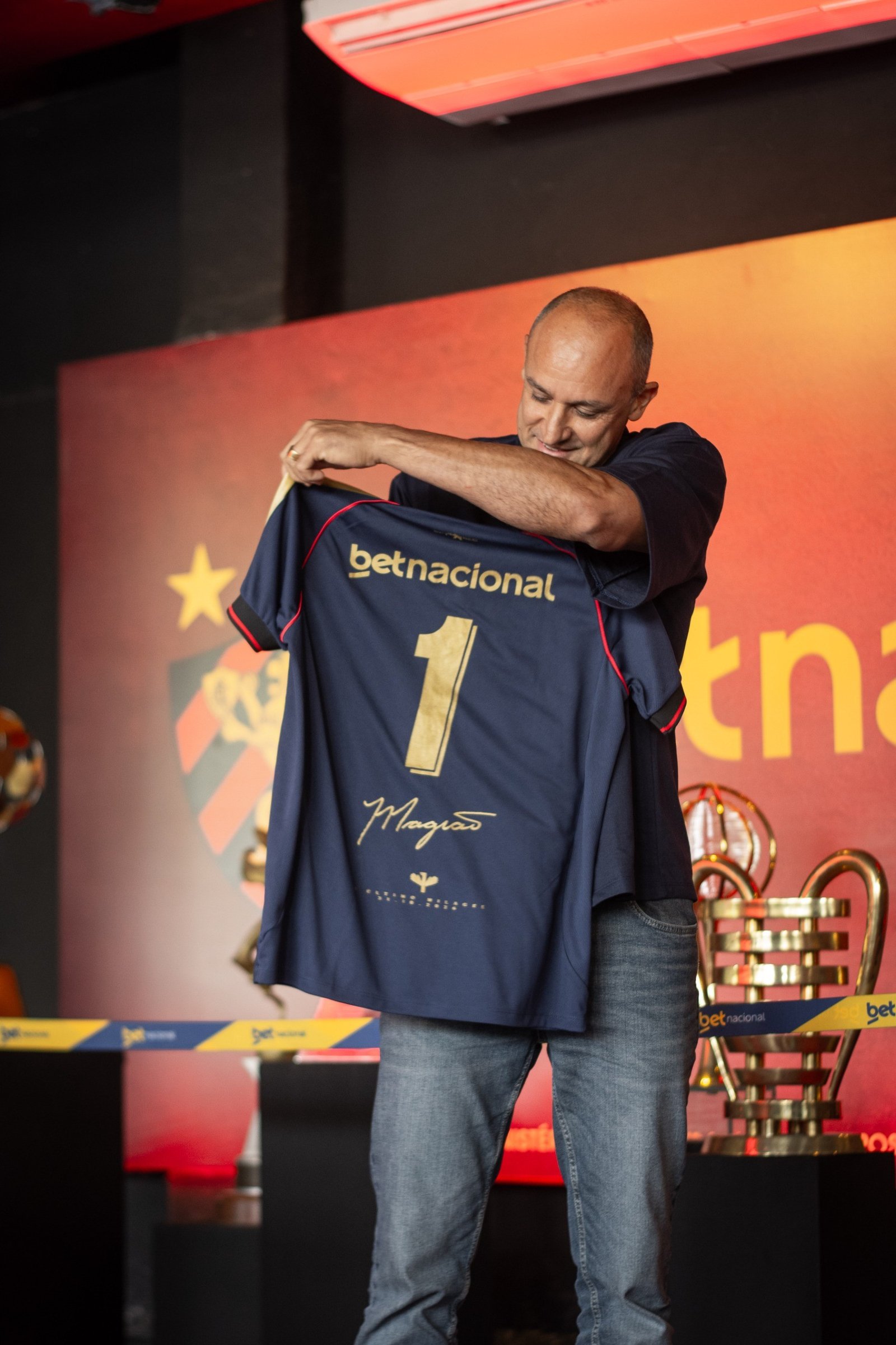 Sport marca jogo de despedida para ídolo Magrão