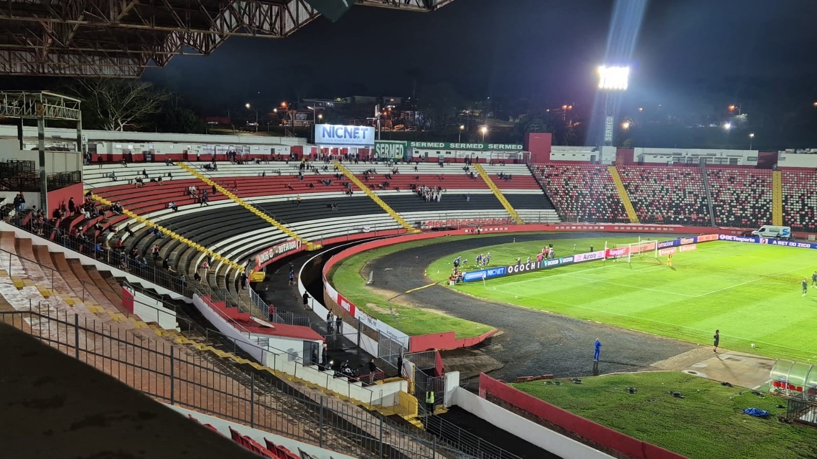 Com queda de público e jejum na Série B, Hygor admite distância, mas pede apoio ao Botafogo-SP