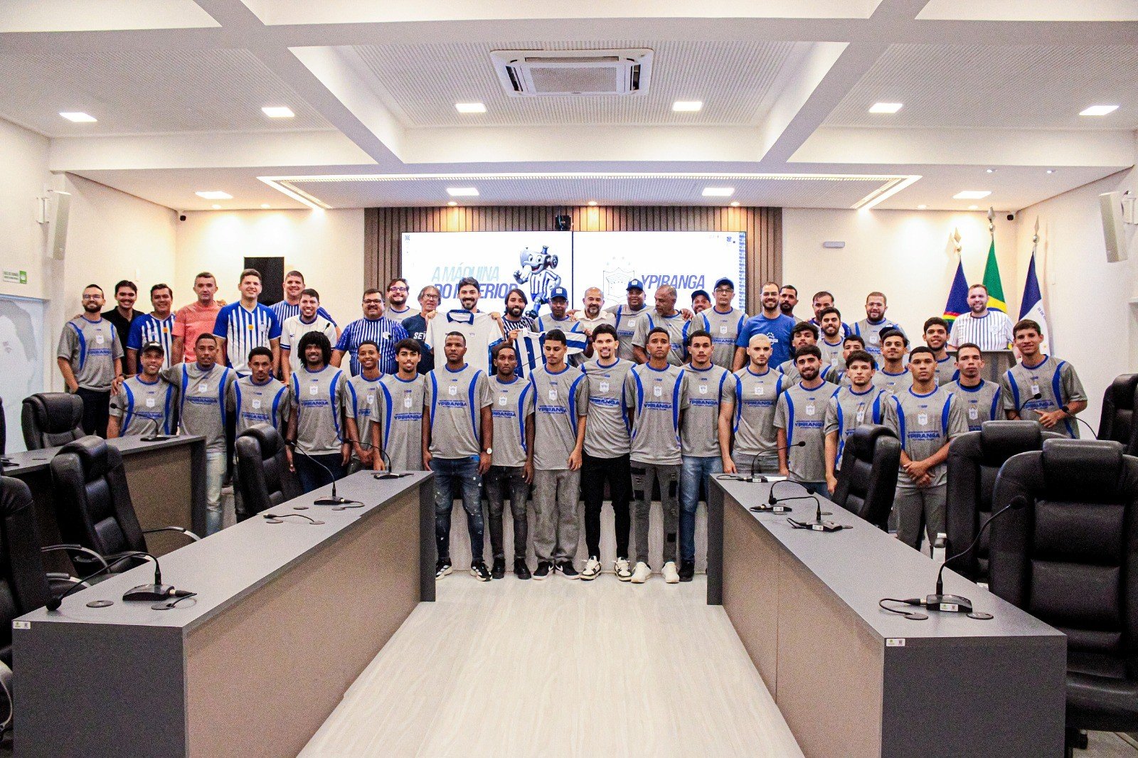 Ypiranga apresenta elenco e novos uniformes para disputa do Pernambucano