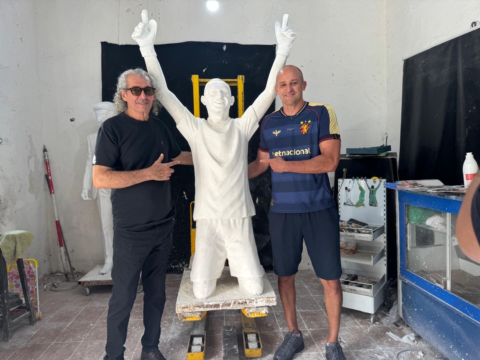 Magrão terá estátua em jogo de despedida no Sport; veja detalhes