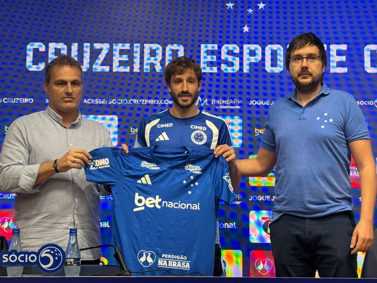 Viña detona diretoria do River, revela ajuda do Flamengo e explica escolha pelo Cruzeiro