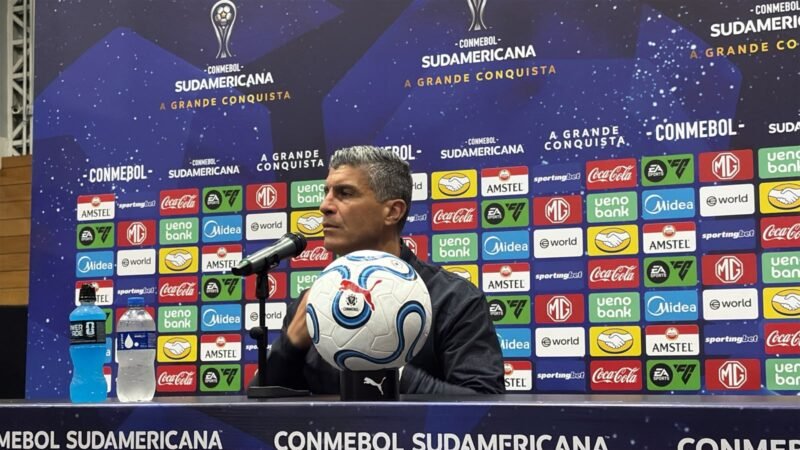 Pedro Emanuel destaca vaga em semifinal após 15 anos e enaltece relação com a torcida do Vasco