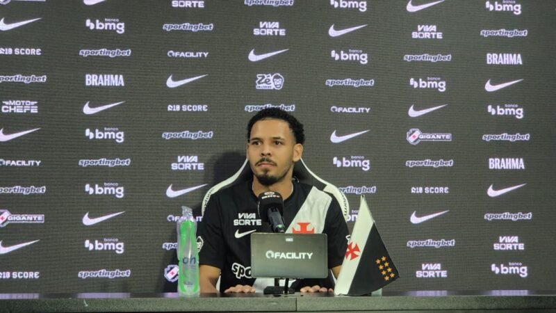 Zagueiro Gabriel se apresenta ao Vasco e recorda origens de atacante: “Minha escola foi a rua”