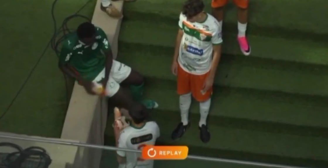 Jogadores do Palmeiras doam luvas e chuteiras para time adversário na Copa do Brasil Sub-20