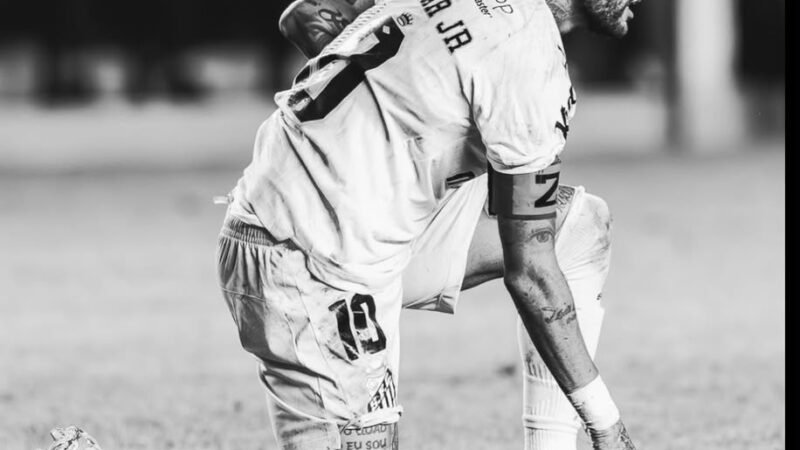 “Dias melhores virão”: Neymar se manifesta após eliminação do Santos