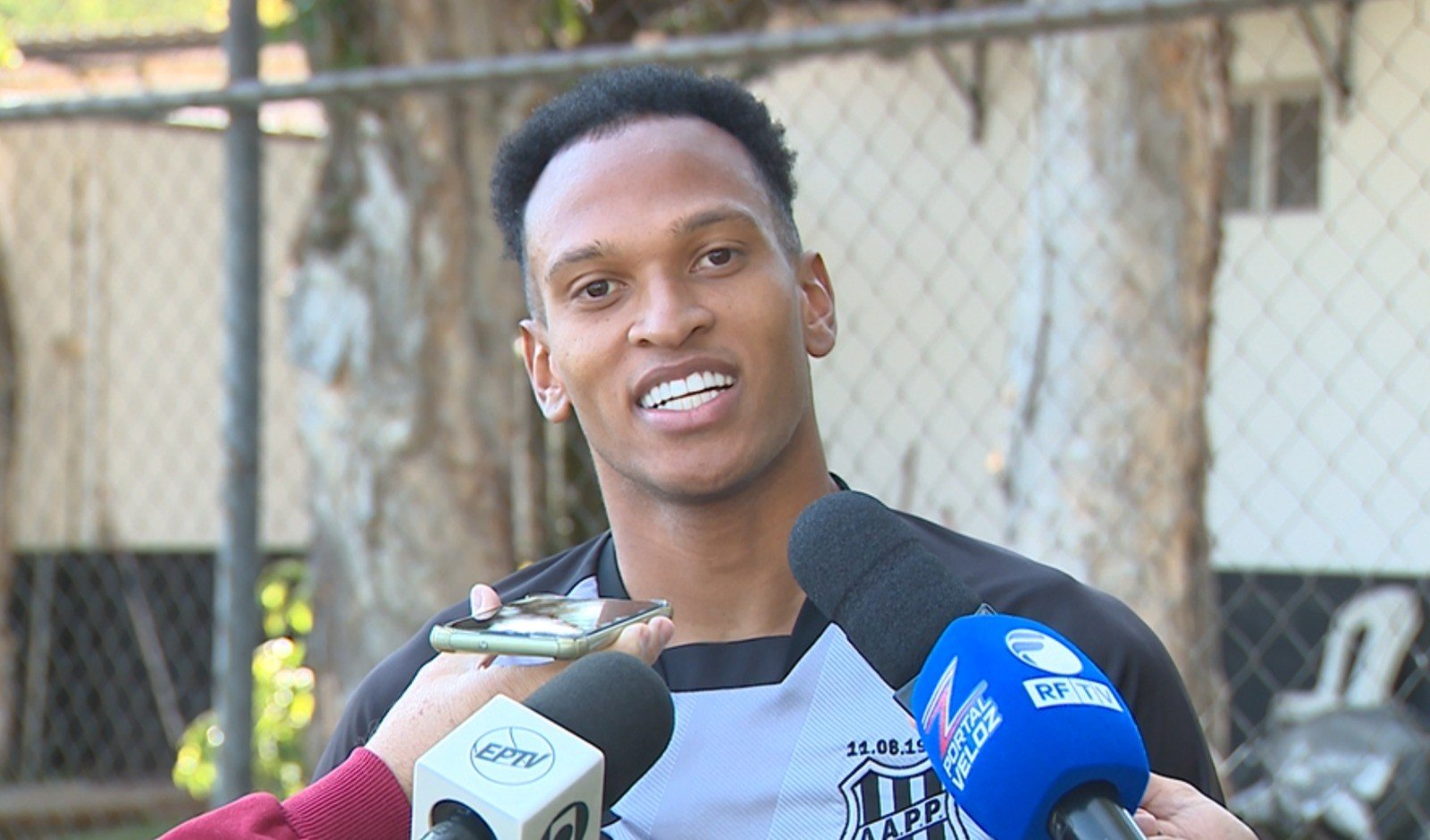 Lateral cita ajuda para ser inscrito pela Ponte: “Pessoal do Boavista pagou”