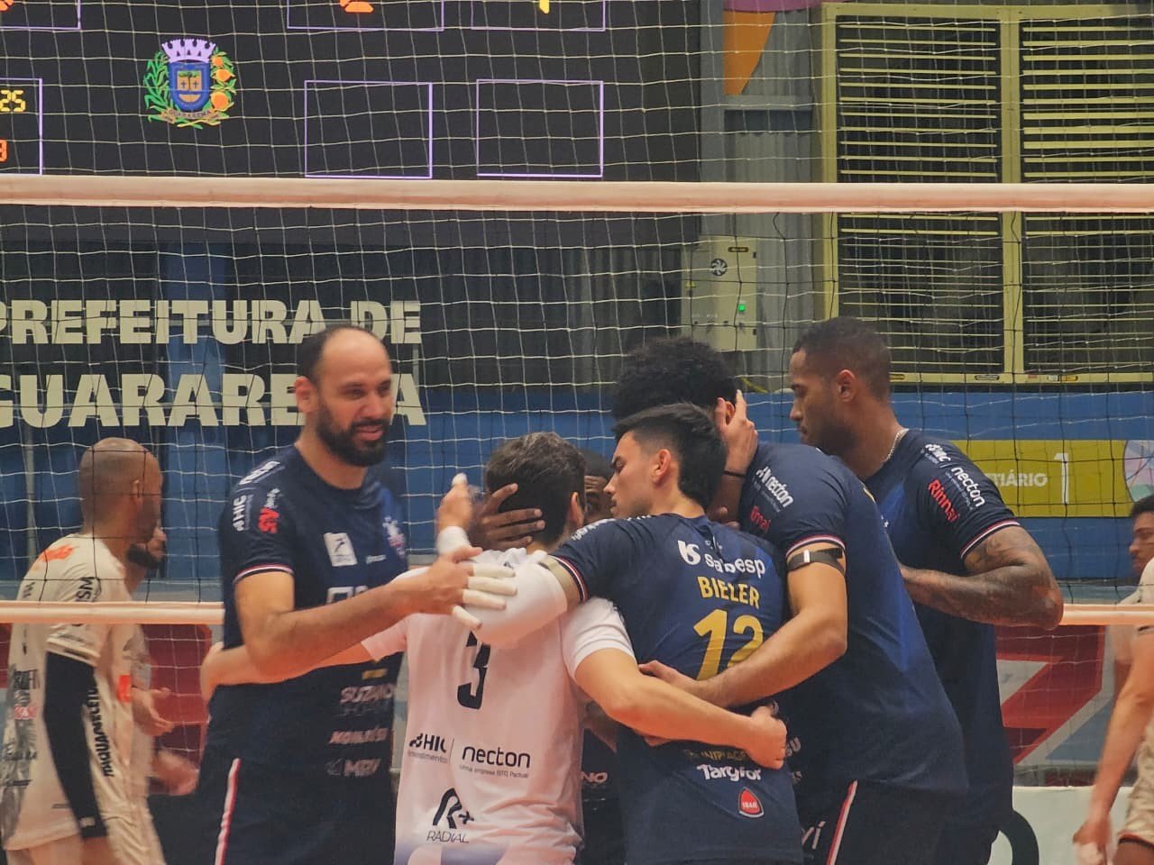 Suzano bate Itaquá e garante vaga nas semifinais do Paulista de vôlei masculino