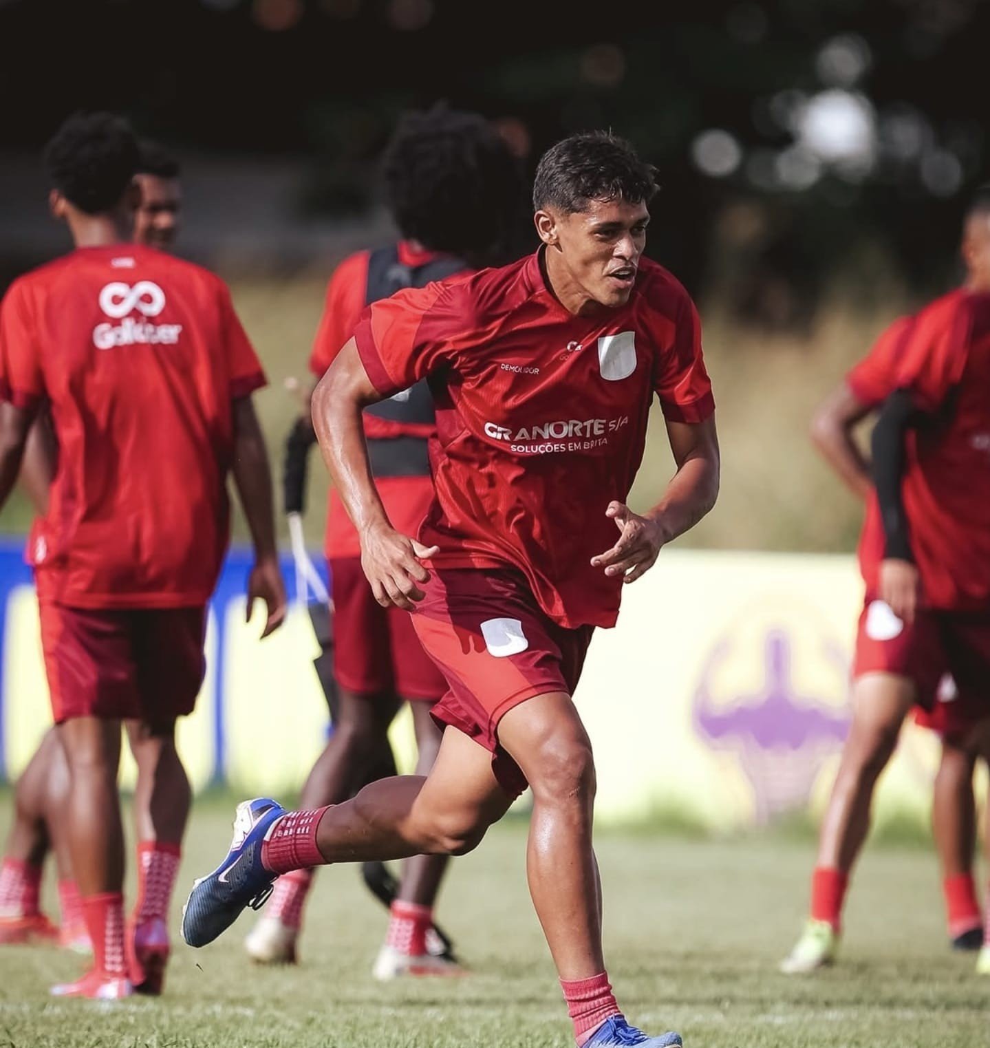 Peu renova com o MAC por mais uma temporada e clube chega a 21 jogadores