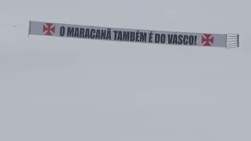 Avião sobrevoa praias do Rio com faixa de protesto antes de jogo da NFL: “O Maracanã também é do Vasco”