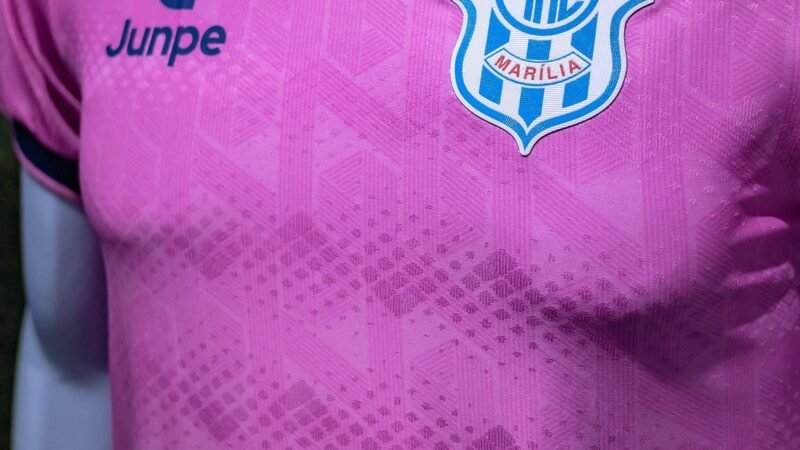 Marília lança uniforme especial para o Outubro Rosa; veja fotos