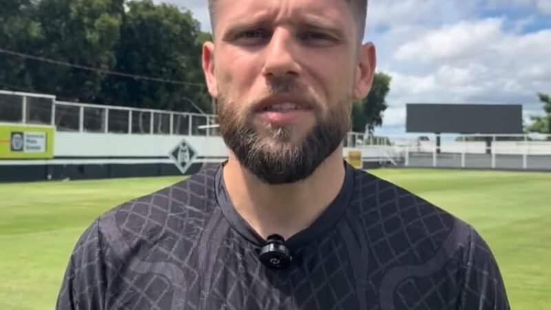 Revelado pelo Grêmio, meia de 33 anos tem quadro de melhora após arritmia em treino; entenda