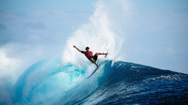 WSL: Yago Dora bate Kanoa Igarashi e vai às quartas de final em Fiji