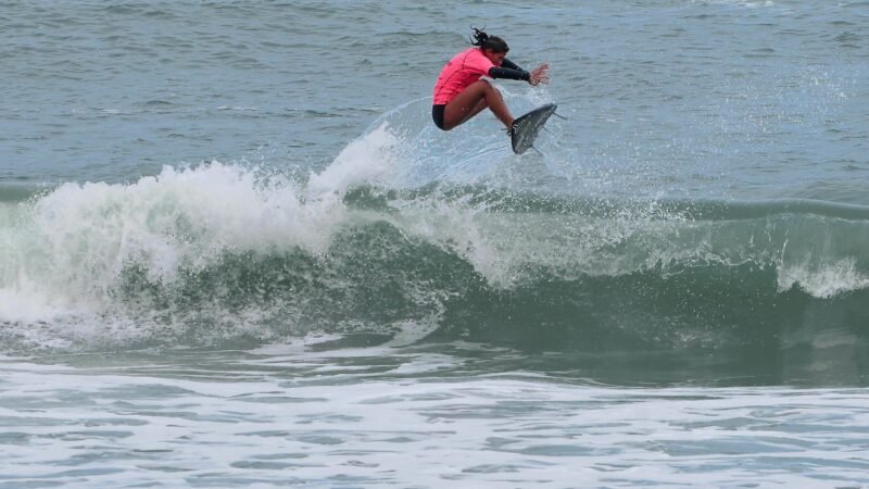 Praia do Tombo recebe 30º Circuito A Tribuna de Surf Colegial; veja como se inscrever