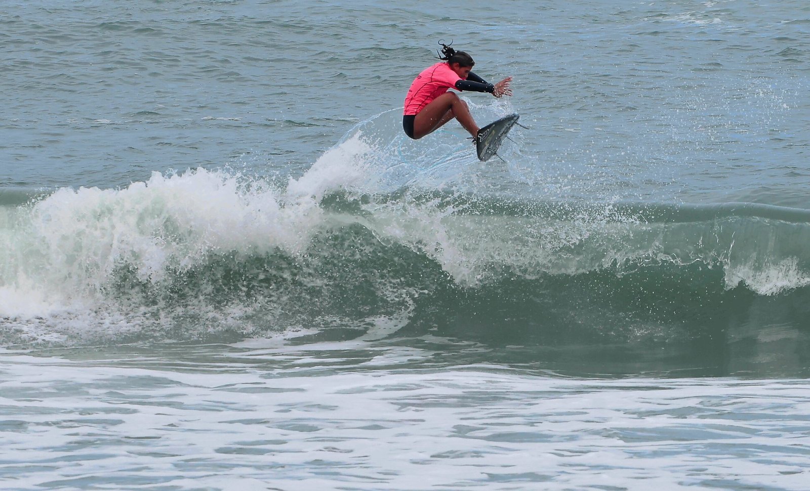 Praia do Tombo recebe 30º Circuito A Tribuna de Surf Colegial; veja como se inscrever