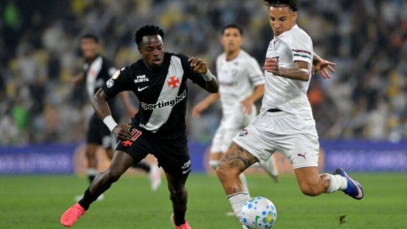 Sem Renê, Arana ganha nova oportunidade para recuperar espaço no Fluminense