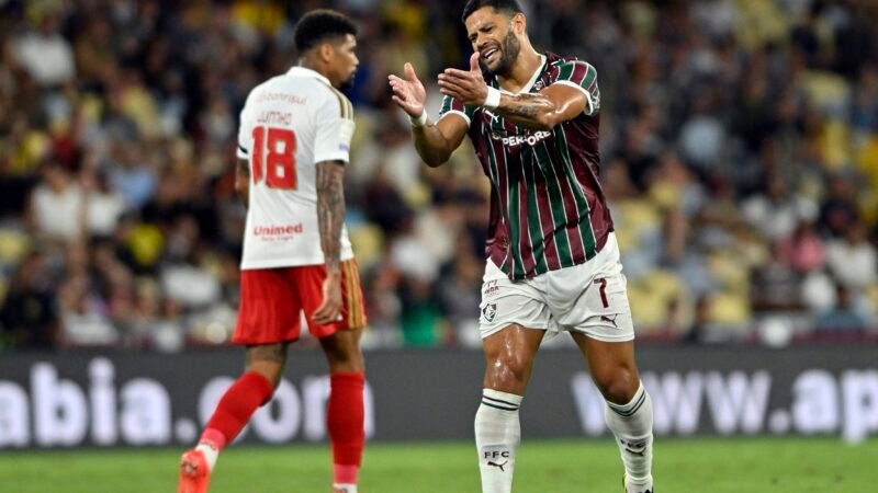 Hulk explica discussão com torcedor do Fluminense e pede desculpas nas redes sociais
