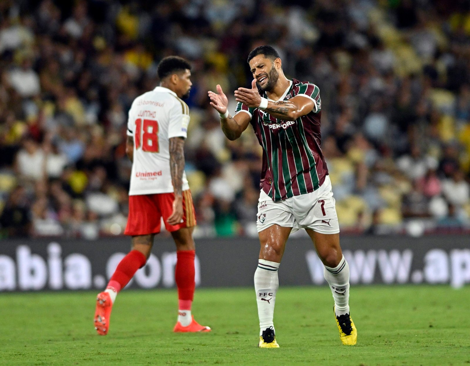 Hulk explica discussão com torcedor do Fluminense e pede desculpas nas redes sociais