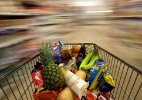 Reino Unido orienta moradores a guardar água e comida para três dias