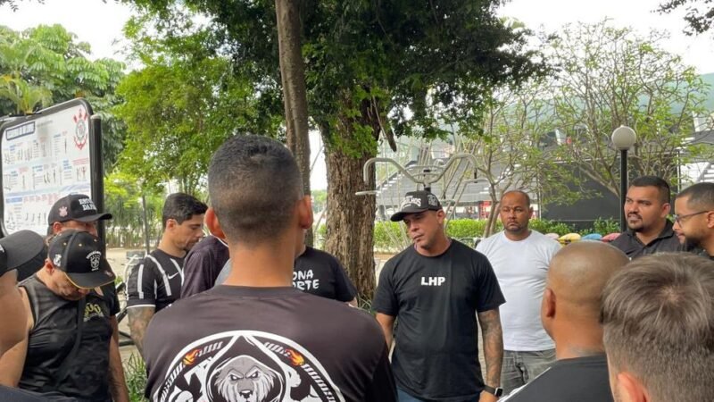 Organizadas do Corinthians se reúnem com Stabile e pedem saída de Paz e afastamento de Memphis