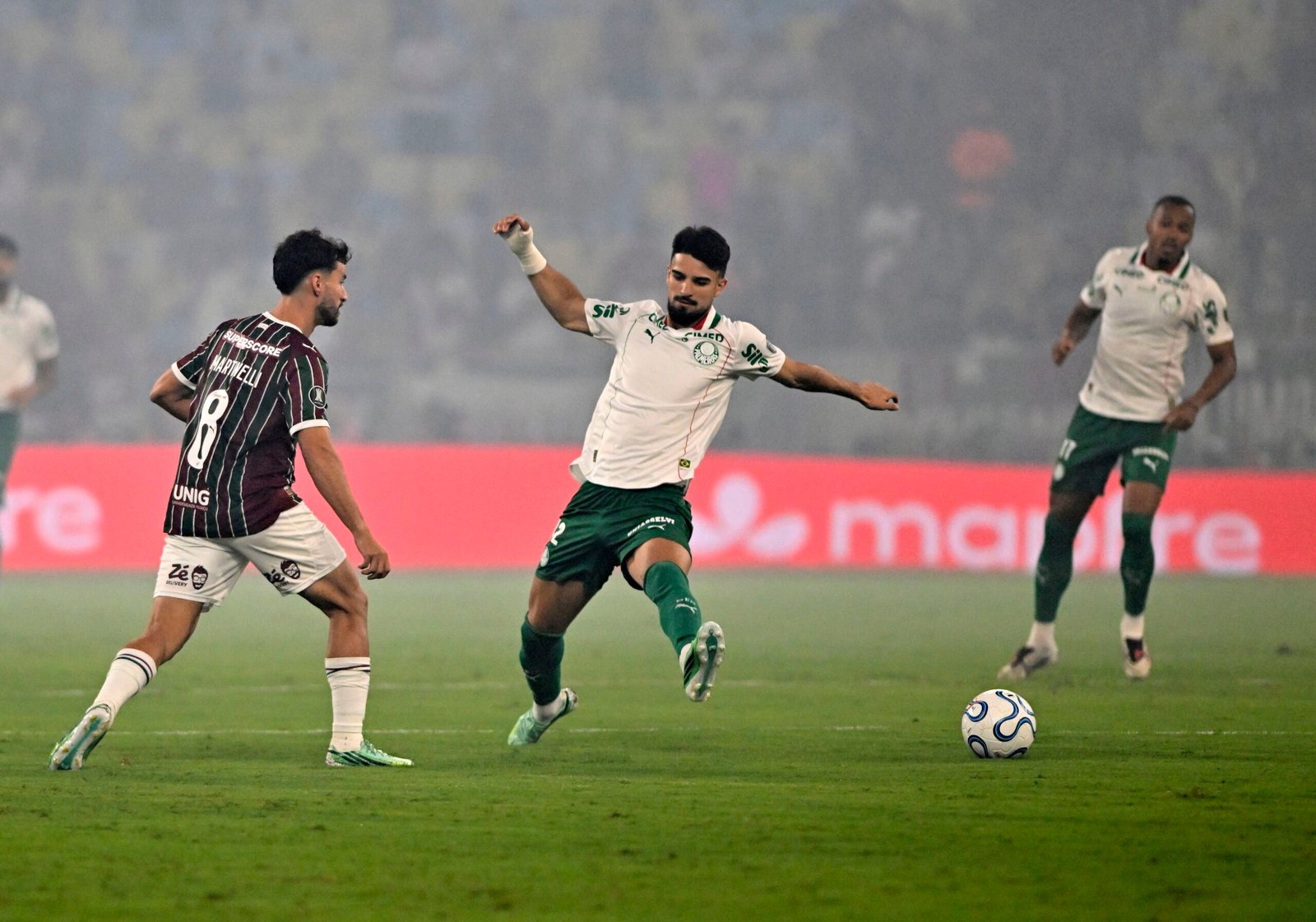 Martinelli será reavaliado nesta quinta após deixar jogo do Fluminense com dores no joelho