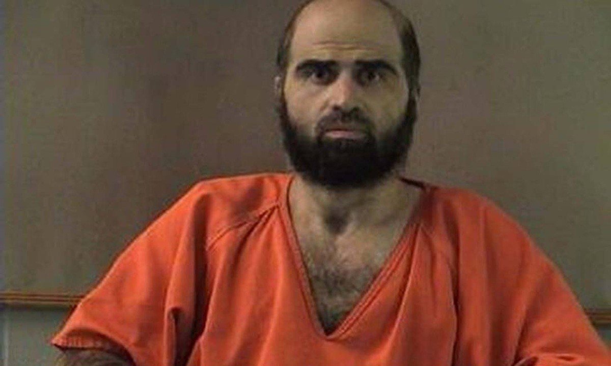 Trump aprova fuzilar ex-major autor de massacre em base militar dos EUA