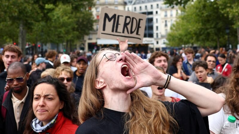 Irã convoca embaixador francês devido à repressão aos protestos estudantis na França
