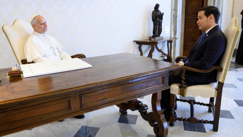 Secretário de Estados dos EUA, Marco Rubio deseja melhoras para o papa Leão XIV após diagnóstico de câncer