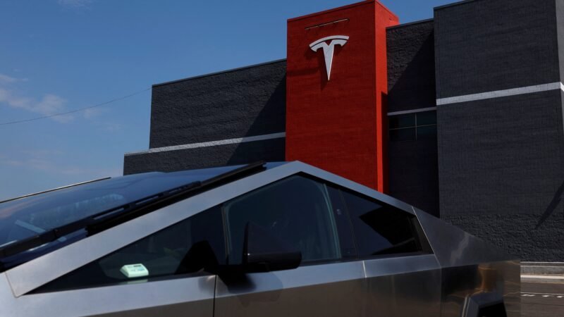 Tesla sobe 5% após superar previsão de entregas, e fortuna de Elon Musk encosta em US$ 1 trilhão