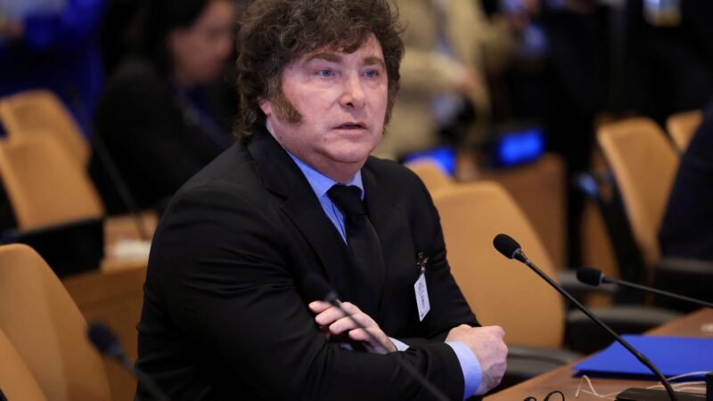 Argentina de Milei prepara novo corte de 20 mil funcionários públicos; 77 mil já perderam o emprego