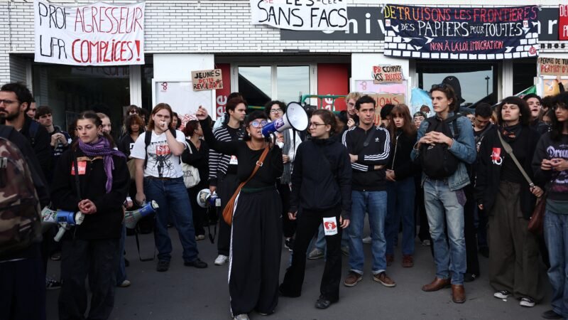 Após manifestações de estudantes de ensino médio, universidades aderem a bloqueios na França